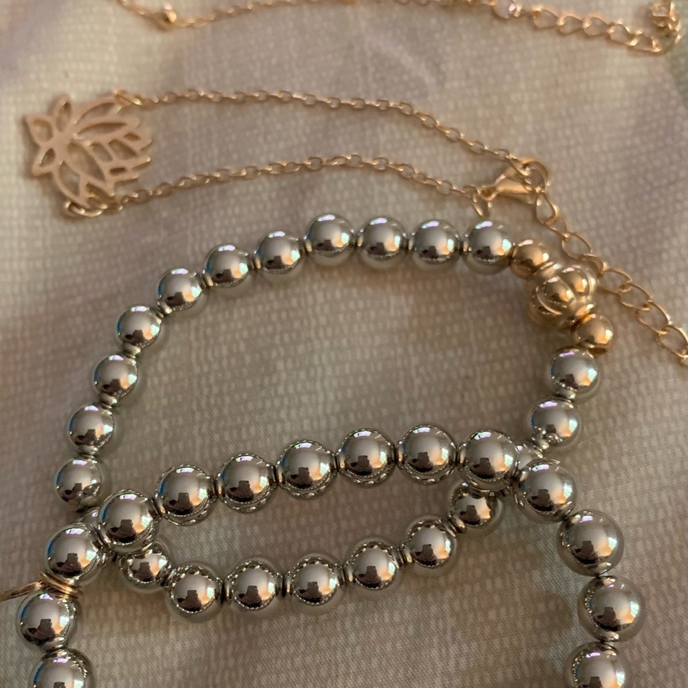 5 Silver and gold stack or interchangeable bracelets.Mixture of beaded, chains.